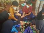 Para-siswa-disabilitas-yang-jadi-peserta-program-membatik-di.jpg