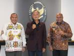 Pasangan-gubernur-Papua.jpg