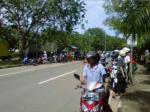Pekerja-Sekupang-tunggu-kawannya-untuk-demo.jpg