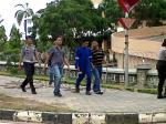 Pekerja-bawa-ketapel-diamankan-polisi-Batam.jpg