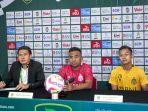 Pelatih-Bhayangkara-FC-Hanim-Sugiarto-bersama-dengan-Sani-Rizki-Fauzi.jpg