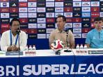 Pelatih-PSIM-Yogyakarta-Jean-Paul-van-Gastel-pada-sesi-after-match-conference-laga-Derby-Mataram.jpg