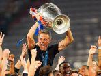 Pelatih-Paris-Saint-Germaint-PSG-Luis-Enrique-merayakan-gelar-juara-Liga-Champions.jpg