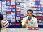 Pelatih-Persija-Jakarta-Carlos-Pena-dalam-konferensi-pers-212121.jpg