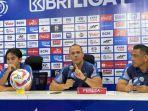 Pelatih-Persita-Tangerang-Fabio-Lefundes-tengah-dalam-konferensi-pers.jpg