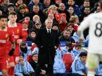 Pelatih-Real-Madrid-Carlo-Ancelotti-mengamati-para-pemain-dari-pinggir-lapangan.jpg