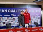 Pelatih-Timnas-Indonesia-Shin-Tae-yong-foto-bersama-dengan-Jay-Idzes.jpg