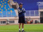 Pelatih-Timnas-Indonesia-Shin-Tae-yong-saat-memimpin-latihan-perdana.jpg