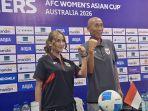 Pelatih-Timnas-Putri-Indonesia-Satoru-Mochizuki-dan-pemain-Safira-Ika-Putri.jpg