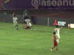 Pemain-Timnas-Indonesia-Marselino-Ferdinan-terjatuh-dan-kepalanya-kena-bola-tendangan.jpg