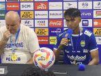 Pemain-belakang-Persib-Kakang-Rudianto-bersama-sang-pelatih-Bojan-Hodak.jpg