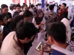Pencari-Kerja-Padati-Job-Fair-2025-di-Kemnaker_20250522_152428.jpg
