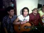 Pengacara-Ahmad-Rifai-kiri-mantan-vokalis-ST12-Charly-tengah-berbincang-dengan-Suyadi-kanan.jpg