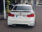 Pengendara-mobil-BMW-mewahqewq.jpg