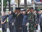 Penghormatan-terakhir-bahlil-kepada-darwin.jpg