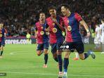 Penyerang-Barcelona-asal-Polandia-09-Robert-Lewandowski-Kanan-merayakan-gol.jpg