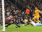 Penyerang-Real-Madrid-Kylian-Mbappe-melepaskan-tembakan-ke-arah-gawang-Manchester-City.jpg