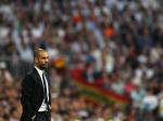 Pep-Guardiola-memandang-kosong-tengah-lapangan.jpg