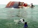 Perahu_dihantam_ombak.jpg