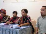 Perempuan Adat Sihaporas Menangis Ceritakan Trauma Anak-anak terhadap Teror dari Polisi