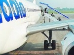 Pesawat-Mandala-Airlines-di-bandara.jpg