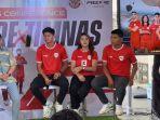 Pesepakbola-muda-Indonesia-Arkhan-Kaka-bersama-dengan-Shafira-Ika.jpg
