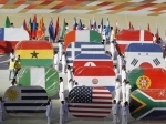 Piala-Dunia-Paradae-Johannesburg-BENDERA_AP.jpg