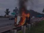 Pikap-terbakar-1.jpg