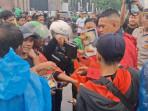 Dulu Ricuh, Kini Dapat Nasi Kotak: Demo Ojol di DPR Berubah Wajah