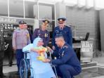Polres-Aceh-Tengah-berikan-bantuan-rumah-layak-huni.jpg