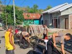 Polres-Bima-Gotong-Royong-bersama-Warga.jpg