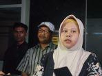 Poniyem-melaporkan-oknum-polisi-dari-Satlantas-Polresta-Yogyakarta-ke-Mapolda-Jateng.jpg