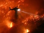 Potret-Pemadam-Kebakaran-Padamkan-Api-Los-Angeles_20250113_185343.jpg