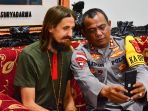 Potret-Pilot-Susi-Air-Setelah-Bebas-dari-Sandera-KKB_20240921_145550.jpg