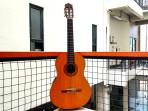 Potret-gitar-akustik-untuk-kunci-chord-dasar-mudah-dimainkan.jpg