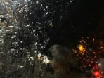 Potret-hujan-di-jalan-raya-yang-diunggah-pada-Selasa-14102025.jpg