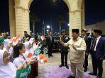 Prabowo-Disambut-Meriah-Anak-anak-WNI-di-Jeddah-Titip-Pesan-Belajar-yang-Baik-Ya.jpg