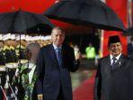 Prabowo-Subianto-menyambut-kedatangan-Presiden-Turki-Recep-Tayyip-Erdogan-di-Halim.jpg