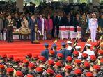 Presiden-Joko-Widodo-Jokowi-memberikan-penghargaan-Bintang-Yudha-Dharma-Pratamawew.jpg