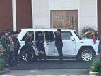 Presiden-RI-Prabowo-Subianto-antar-Jokowi-dengan-MV3-Limousin-ke-Soo-lewat-Halim-Perdanakusuma.jpg