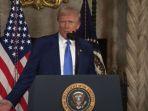 Presiden-Trump-Menandatangani-Perintah-Eksekutif-di-Mar-a-Lago-18-Februari-2025.jpg