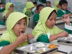 “Kalau Baunya Aneh, Jangan Dimakan”—Pesan Ayah di Tangsel soal Menu MBG