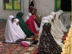 Puasa-Hari-Ini-Jemaah-Tarekat-Naqsabandiyah-Pakai-Kitab-Munjid-untuk-Tentukan-Awal-Ramadan.jpg
