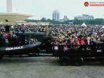 Ranpur-dan-rantis-Denjaka-dan-Intai-Amfibi-TNI-AL-melakukan-pawai-saat-HUT-TNI-di-Monas.jpg