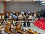 Rapat-Pengesahan-UU-TNI_2.jpg