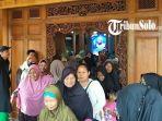 Ratusan-Janda-saat-akan-mengikuti-pemberdayaan-di-Kali-Pepe.jpg
