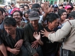 Ratusan-Warga-Berebut-Daging-Kurban_1.jpg