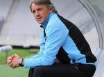 Roberto-Mancini-duduk-santai-liat-kiri.jpg