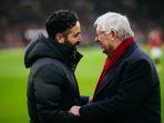 Ruben-Amorim-berbincang-dengan-Sir-Alex-Ferguson-sebelum-laga-MU-vs-Brighton.jpg