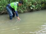 SAMPEL-AIR-SUNGAI-Pengambilan-sampel-air-Sungai-Wal-di-OKU.jpg